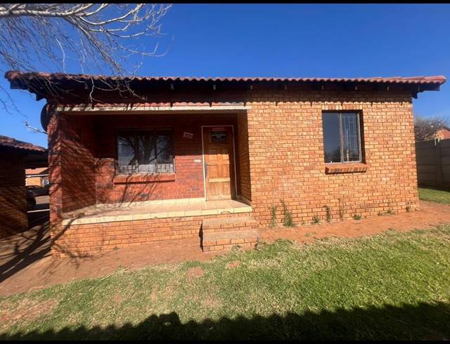 3 BEDROOM HOUSE FOR SALE IN PROTEA GLEN EXT